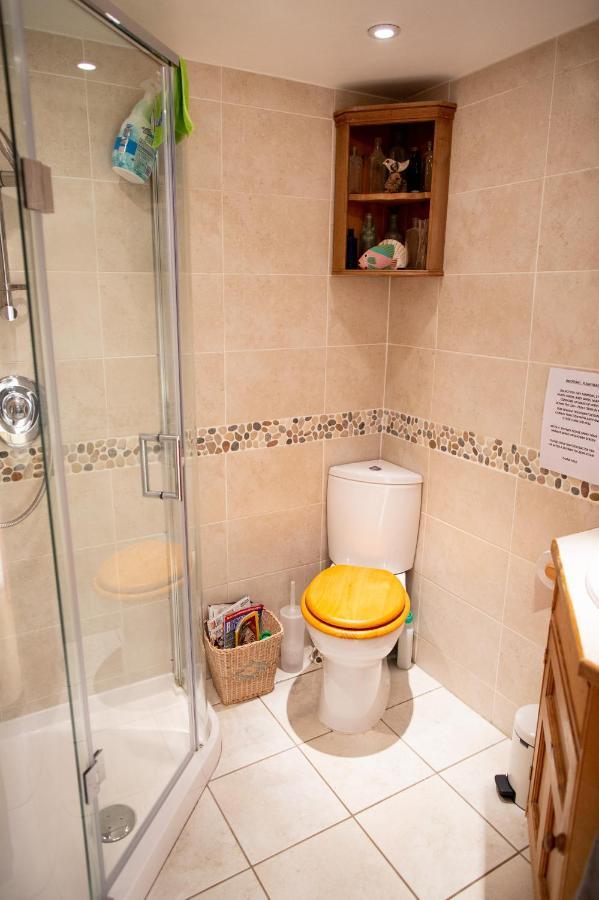 Cosy Cottage Ground Floor Bedroom Ensuite With Private Entrance Chichester Exterior foto